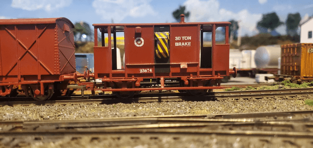 30 ton brake van CIE brown/red 