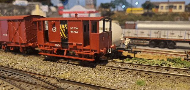 30 ton brake van CIE brown/red 